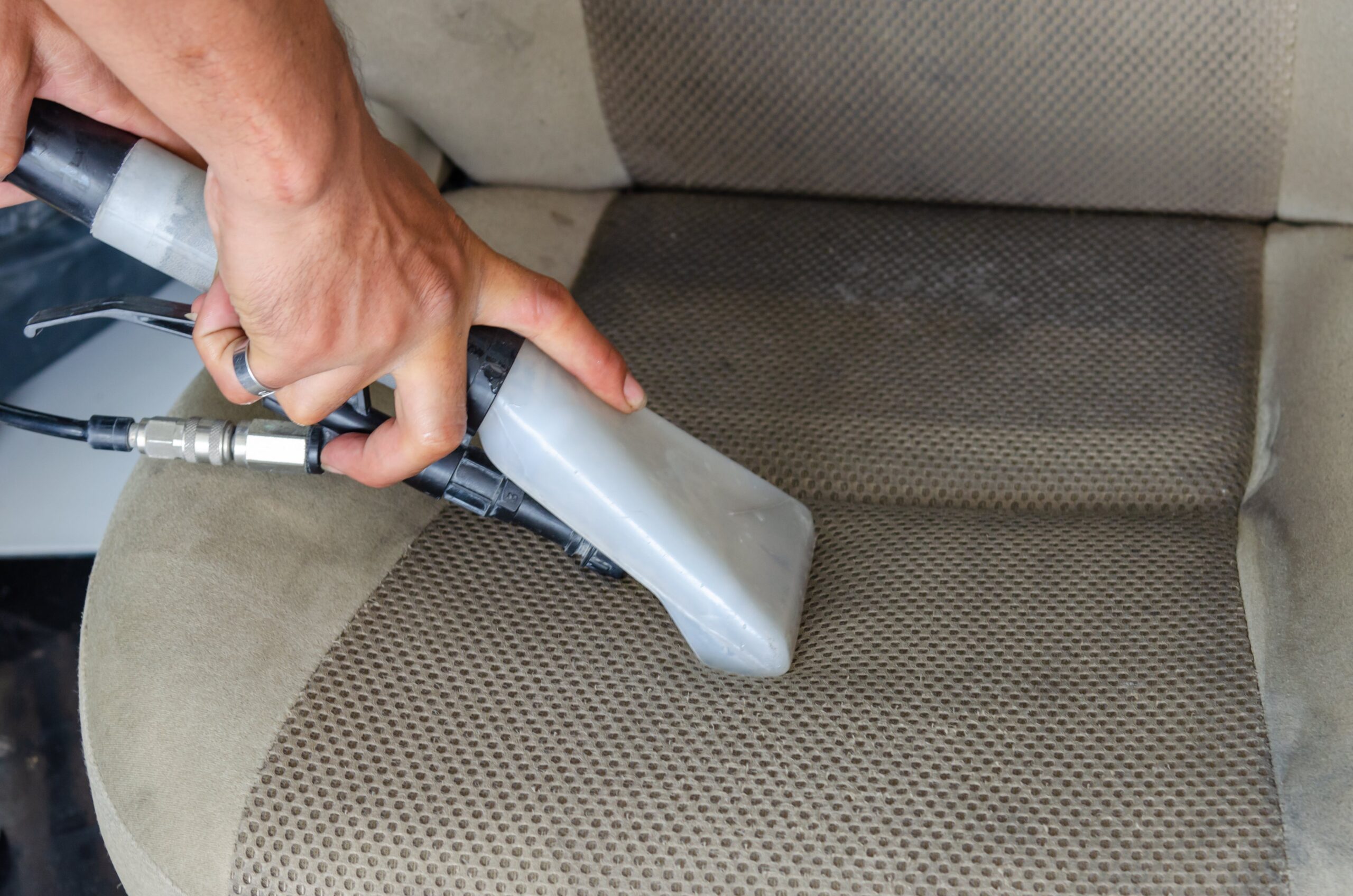 You are currently viewing How to choose the best vacuum for cleaning cars